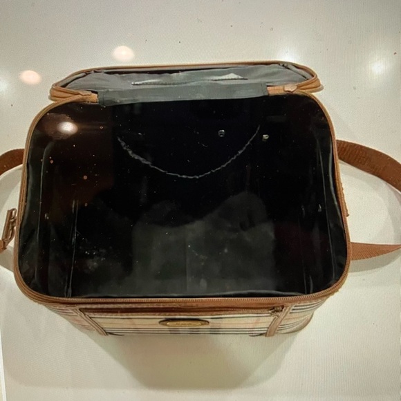 Burberry’s Look- Make Up Case (Not Authentic) - Picture 7 of 10